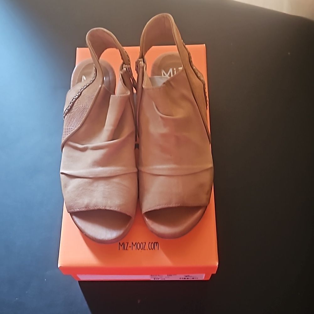 MIZ Mooz New York City Cailey 38 W Sand